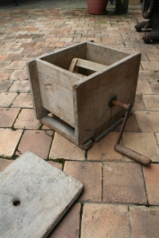 Butter Churn, box type, wood, manual eHive