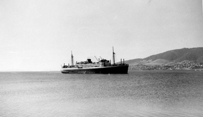 MV Duntroon approaching Hobart; Craike, John; 1946; P_CR_55959 | eHive