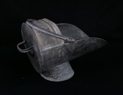Coal Scuttle  ; 1900; STMEA:76.A.66