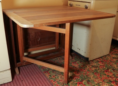 Table; STMEA:A.7556