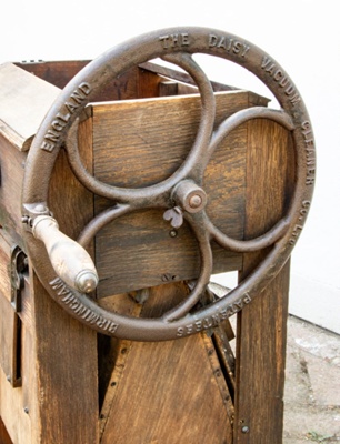 Vacuum cleaner / Seed Dresser; DAISY VACUUM CLEANER CO LTD; STMEA:79.A.66.6