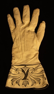 Glove (lady's); 1920-30's; STMEA:82.A.92.37.9