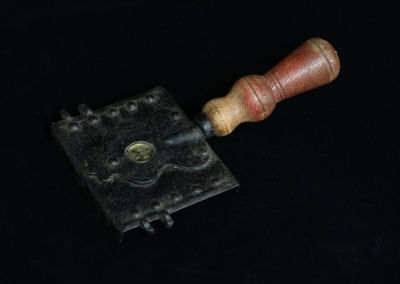 Curry comb; STMEA:A.1147