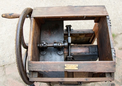 Vacuum cleaner / Seed Dresser; DAISY VACUUM CLEANER CO LTD; STMEA:79.A.66.6