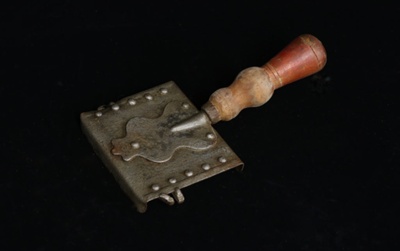 Curry comb; STMEA:A.1148