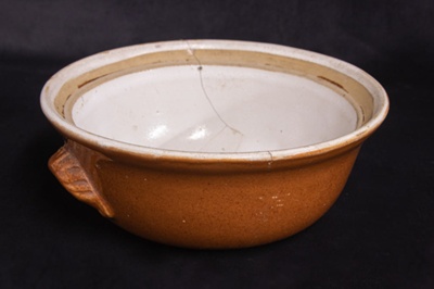 Casserole; Mence Smith (Ironmongers); Circa 1926; STMEA:75.A.77a-b