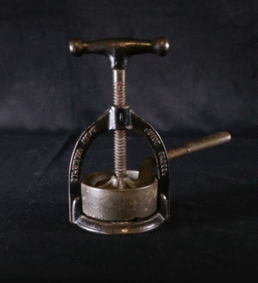 Juice Press; Landers, Frary & Clark; STMEA:1992-11b