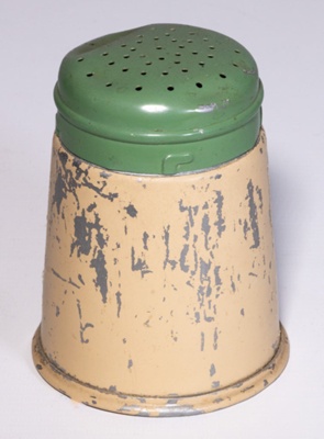 Cannister/Castor lid; STMEA:1990-2.54b