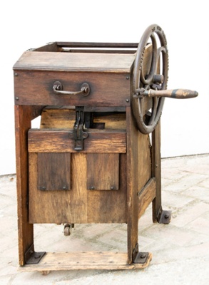 Vacuum cleaner / Seed Dresser; DAISY VACUUM CLEANER CO LTD; STMEA:79.A.66.6
