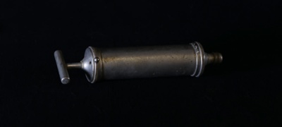 Milk fever syringe; STMEA:77.A.34.2