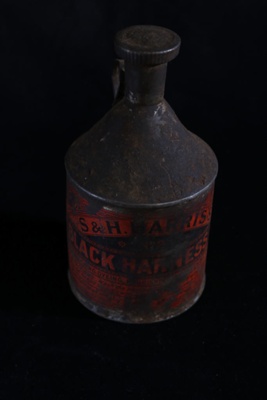 Harness oil container; S. & H. Harris; 1910; STMEA:81.A.72/6
