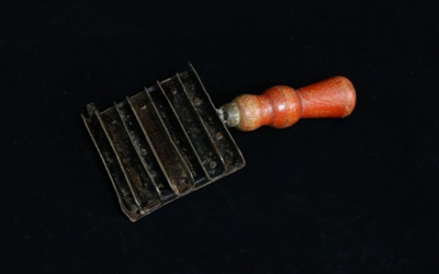 Curry comb; STMEA:A.369