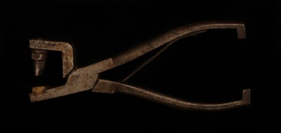 Sheep Ear punch; STMEA:81.A.79.2.1