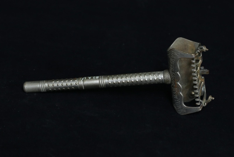Safety razor; Kampfe Brothers; 1887; STMEA:82.A.1.14 | eHive