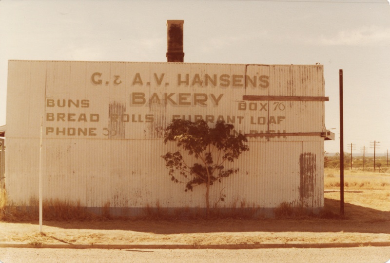 G. & A.V. Hansen's Bakery, Hughenden, 1978; Fleming, Denise; May 1978