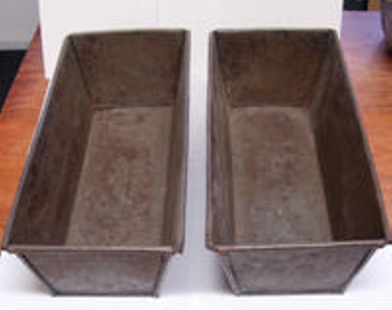 Baking pans; 1950 est.; HOU1/36.2 on NZ Museums