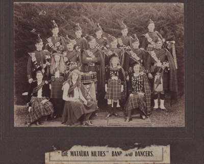 Photograph [Mataura Kilties Pipe Band and Dancers]; unknown photographer; 1910-1930; MT2014.36.15 