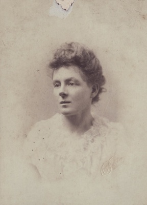 Photograph [Unidentified Woman]; Burton Bros. (Dunedin); 1880s-1890s; MT2011.185.237