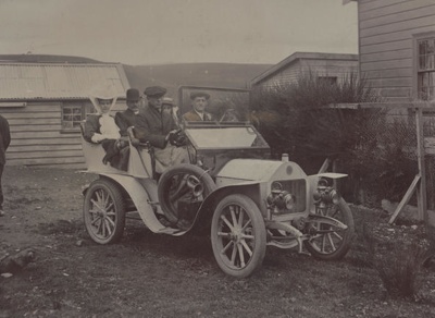 Photograph [Shanks Anderson Wedding Party in Car]; unknown photographer; 1907; MT2011.185.260