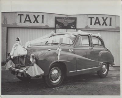 Photograph [Wedding Car, Mataura]; unknown photographer; 1950s; MT2011.185.140