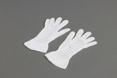 Gloves; Cowan, Janet Alison May (Jessie); 1920-1930; MT2012.26.2