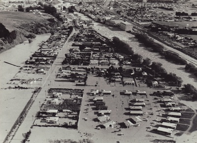 Photograph [1978 Flood, aerial view north end of Mataura]; Henderson, Keith Raymond; 1973; MT2017.18.17 