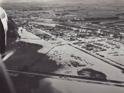 Photograph [1978 Flood, aerial view north end of Mataura]; Henderson, Keith Raymond; 1973; MT2017.18.14 