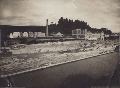 Photograph [Mataura Paper Mill and Mataura River]; unknown photographer; 1923; MT2011.185.47