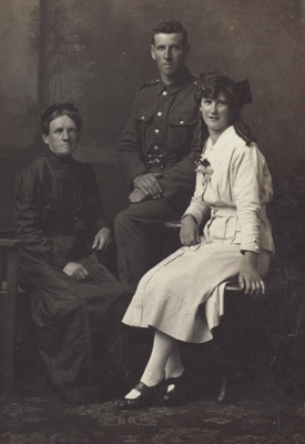 Photograph [Shepherd Family portrait]; Mora Studio, The (Gore); 1914-1918; MT2011.185.243