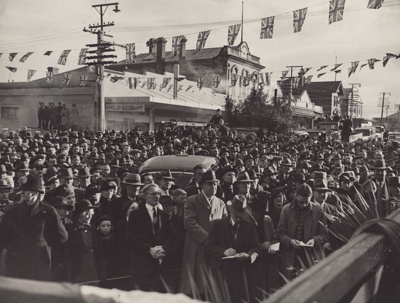 Photograph [Opening Mataura Arch Bridge, 1939]; unknown photographer; 22.07.1939; MT2011.185.334