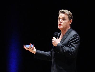 PHOTO - EDDIE IZZARD AT THE CPFC COMEDY NIGHT AT FAIRFIELD ; JUL 2014; BC201407 