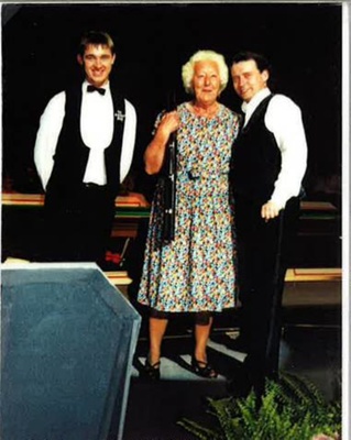 SNOOKER PLAYERS STEPHEN HENDRY AND JIMMY WHITE WITH FAIRFIELD PATRON MARY LAWRENCE; MAY 1995; 199505CA STEPHEN HENDRY JIMMY WHITE MARY LAWRENCE AT FAIRFIELD HALLS
