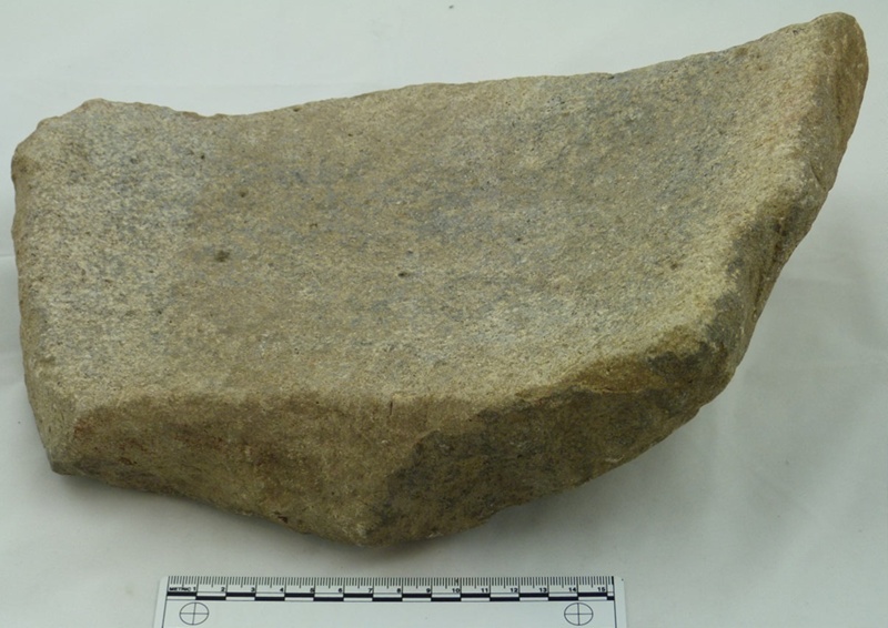 Saddle quern; 40001 BC; 1929.5255.6 eHive