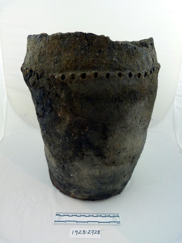 Bronze Age cinerary urn; 14001140 BC; 1923.2728 eHive