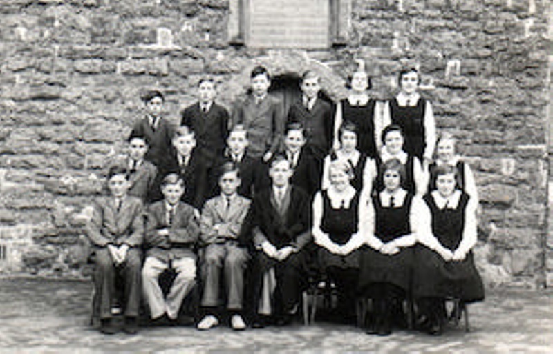 Caistor Grammar School group photo in front of the Hall; CAICH/CGS/RB15 eHive