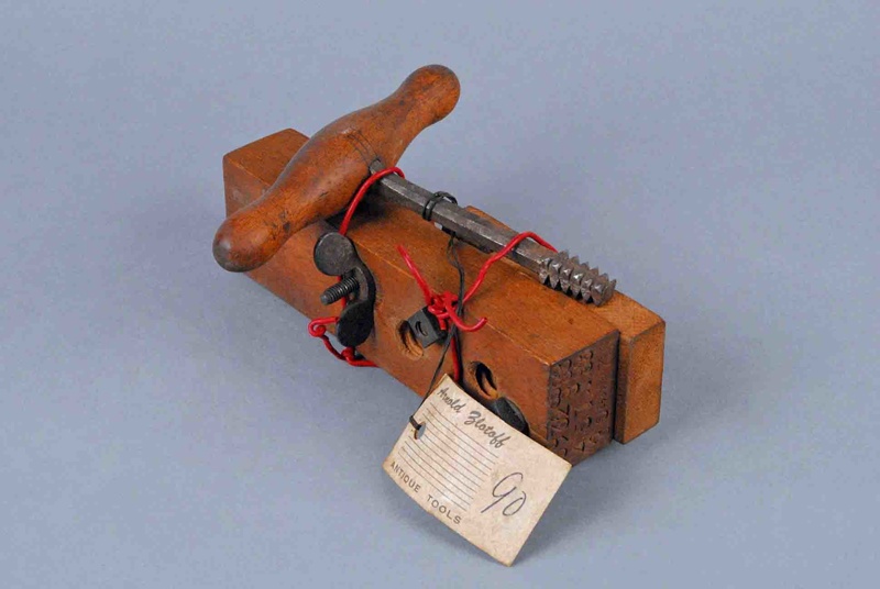 Screw Box and Tap; 90 eHive