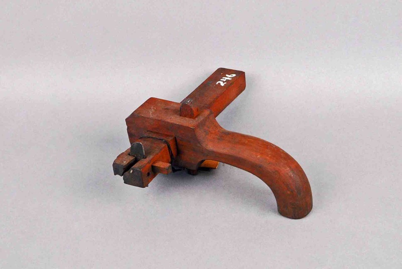 Leather Draw Gauge ; 246 eHive