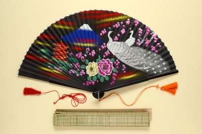 Folding Fan & Box; LDFAN1986.12.1 & LDFAN1986.12.2