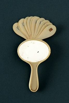 Brisé Fan; c. 1930; LDFAN1994.225