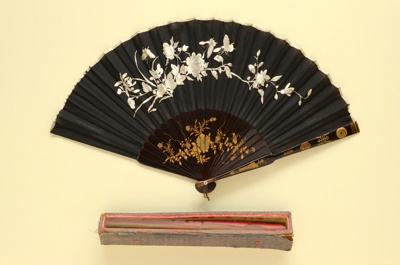 Folding Fan & Box; c. 1920; LDFAN2003.328.Y.A & LDFAN2003.328.Y.B