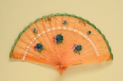 Brisé Fan; c. 1920-30; LDFAN1999.44