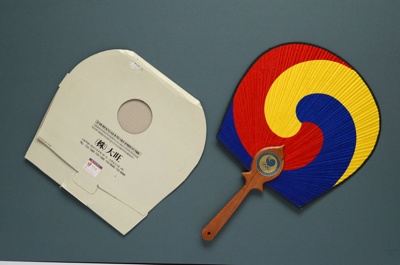 Fixed Fan & Folder; Korea National Tourism Organisation; 2002; LDFAN2011.141.A & LDFAN2011.141.B