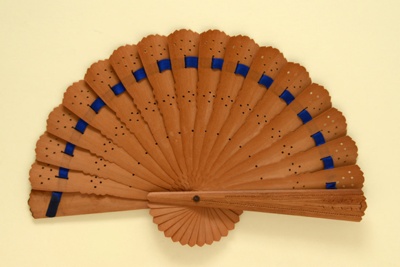 Brisé Fan; c. 1950s; LDFAN2003.248.Y