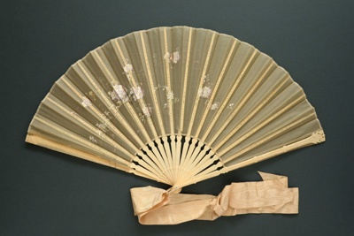 Folding Fan; 1890s; LDFAN2003.44.Y.A