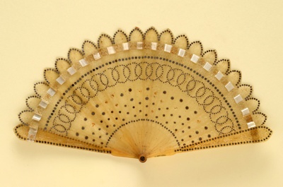 Brisé Fan; c. 1815; LDFAN1996.17