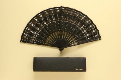 Folding Fan & Box; c. 1910; LDFAN2003.179A.Y & LDFAN2003.179B.Y