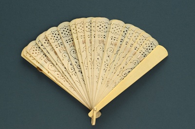 Brisé Fan; c. 1920-1930; LDFAN1994.253