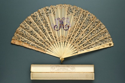 Folding Fan & Box; c. 1890-1900; LDFAN2012.45.A & LDFAN2012.45.B