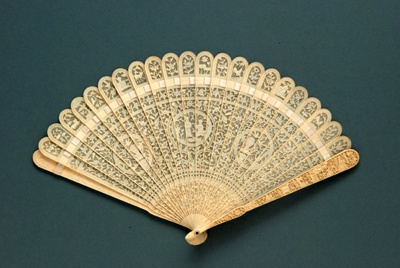 Brisé Fan, Chinese With own box; c. 1810; LDFAN1994.207