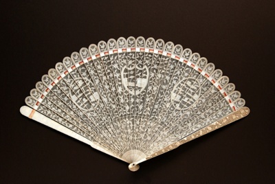 Ivory brisé fan, Chinese; c. 1780; LDFAN2005.12